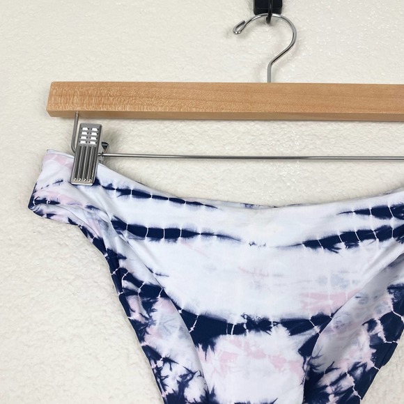 L*Space Sandy Bikini Bottoms Swim Suit size Medium
*BOTTOMS ONLY* - Picture 7 of 10